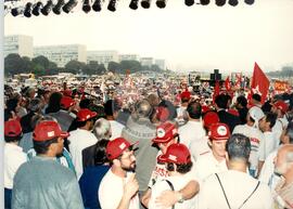 Chegada da Marcha Naciona à Brasília (Brasília-DF, 17 abr. 1997) [fotografia] / Fotógrafo(a) : Douglas Mansur. -- Ref.: BR-SPMST_MST-SN-CIN_AMP_001398-011093-MAC.