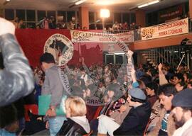 Vigília pela Reforma Agrária no Sindicato dos Metalúrgicos (São Bernardo do Campo-SP, 25 abr. 1992) [fotografia] / Fotógrafo(a) : Arquivo MST. -- Ref.: BR-SPMST_MST-SN-CIN_AMP_000382-002008-AMT.