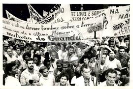 Manifestação de 4000 pessoas pela Reforma Agrária (Rio de Janeiro (Estado), 06 set. 1985) [fotografia] / Fotógrafo(a) : João Ripper. -- Ref.: BR-SPMST_MST-SN-CIN_AMP_000557-003103-AMT.