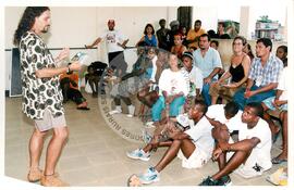 Semana Nacional de Cultura Brasileira e Reforma Agrária (Rio de Janeiro-RJ, 18 mar. 2002) [fotografia] / Fotógrafo(a) : Luciney Martins. -- Ref.: BR-SPMST_MST-SN-CIN_AMP_001823-013727-NDT.