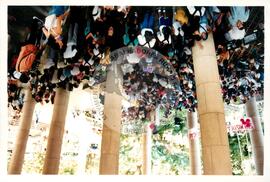 Semana Nacional de Cultura Brasileira e Reforma Agrária (Rio de Janeiro-RJ, 18 mar. 2002) [fotografia] / Fotógrafo(a) : Luciney Martins. -- Ref.: BR-SPMST_MST-SN-CIN_AMP_001821-013619-NDT.