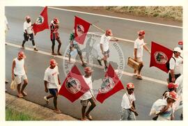 Chegada da Marcha Naciona à Brasília (Brasília-DF, 17 abr. 1997) [fotografia] / Fotógrafo(a) : Douglas Mansur. -- Ref.: BR-SPMST_MST-SN-CIN_AMP_001398-011128-MAC.