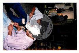 Leilão das peças da COOPEMARE (São Paulo (Estado), 24 nov. 1999) [fotografia] / Fotógrafo(a) : Fernando Braga. -- Ref.: BR-SPMST_MST-SN-CIN_AMP_000756-005007-CSS.