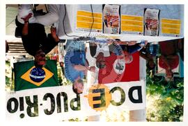 Semana Nacional de Cultura Brasileira e Reforma Agrária (Rio de Janeiro-RJ, 18 mar. 2002) [fotografia] / Fotógrafo(a) : Luciney Martins. -- Ref.: BR-SPMST_MST-SN-CIN_AMP_001819-013560-NDT.