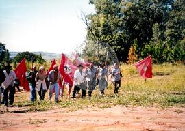 Assentamento "Tamarana" do MST (Paraná, [sem data]) [fotografia] / Fotógrafo(a) : Maria Luísa Mendonça. -- Ref.: BR-SPMST_MST-SN-CIN_AMP_000171-001220-ASS.