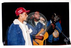 Encontro de Jovens do MST, na Ucicamp, 1o (Campinas-SP, 02 jul. 1999) [fotografia] / Fotógrafo(a) : Douglas Mansur. -- Ref.: BR-SPMST_MST-SN-CIN_AMP_000898-006422-ENJ.