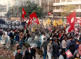Manifestação pró Impechment - UNE E CUT (São Paulo (Estado), 25 ago. 1992) [fotografia] / Fotógrafo(a) : Juan Pezzeto. -- Ref.: BR-SPMST_MST-SN-CIN_AMP_000384-002076-AMT.