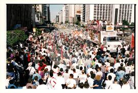 Comício do Senador Suplicy candidato derrotado à prefeitura (São Paulo (Estado), 01 nov. 1992) [fotografia] / Fotógrafo(a) : Debora Lerrer ; Douglas Mansur. -- Ref.: BR-SPMST_MST-SN-CIN_AMP_000385-002117-AMT.