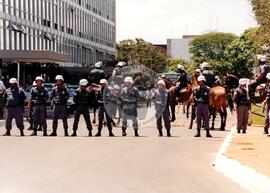 Chegada da Marcha Popular à Brasília (Brasília-DF, 07 out. 1999) [fotografia] / Fotógrafo(a) : Douglas Mansur. -- Ref.: BR-SPMST_MST-SN-CIN_AMP_001395-010934-MAC.