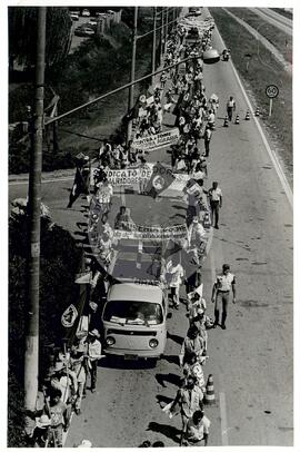 Caminhada São Paulo - Jundiaí (Jundiaí-SP, nov. 1993) [fotografia] / Fotógrafo(a) : Douglas Mansur. -- Ref.: BR-SPMST_MST-SN-CIN_AMP_001428-011605-MAC.