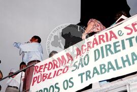 Manifestação na Praça da Sé (São Paulo-SP, [sem data]) [fotografia] / Fotógrafo(a) : Douglas Mansur ; Debora Lerrer. -- Ref.: BR-SPMST_MST-SN-CIN_AMP_000411-002423-AMT.
