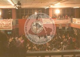 Vigília pela Reforma Agrária no Sindicato dos Metalúrgicos (São Bernardo do Campo-SP, 25 abr. 1992) [fotografia] / Fotógrafo(a) : Arquivo MST. -- Ref.: BR-SPMST_MST-SN-CIN_AMP_000382-002015-AMT.