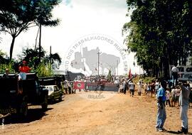 Acampamento " Nova Canudos" do MST (Porto Feliz-SP, 1999) [fotografia] / Fotógrafo(a) : Douglas Mansur. -- Ref.: BR-SPMST_MST-SN-CIN_AMP_000048-000436-ACP.