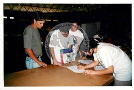 Encontro de Jovens do MST, na Ucicamp, 3o (Campinas-SP, 14 fev. 2001) [fotografia] / Fotógrafo(a) : Douglas Mansur. -- Ref.: BR-SPMST_MST-SN-CIN_AMP_000907-006938-ENJ.