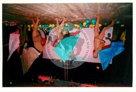 Mística de Abertura do Tribunal (Curitiba-PR, 02 mai. 2001) [fotografia] / Fotógrafo(a) : Douglas Mansur. -- Ref.: BR-SPMST_MST-SN-CIN_AMP_001917-014315-SJM.