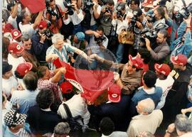 Chegada da Marcha Naciona à Brasília (Brasília-DF, 17 abr. 1997) [fotografia] / Fotógrafo(a) : Douglas Mansur. -- Ref.: BR-SPMST_MST-SN-CIN_AMP_001398-011087-MAC.