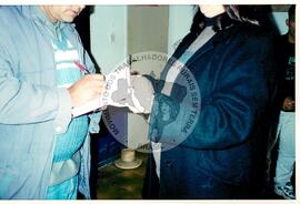 Oficina de Rádio no assentamento "Conquista da Fronteira" do MST (Hulha Negra-RS, jun. 2001) [fotografia] / Fotógrafo(a) : Leticia Barqueta. -- Ref.: BR-SPMST_MST-SN-CIN_AMP_000691-003880-ARV.