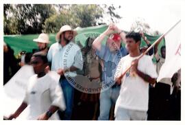 Manifestação e caminhada contra a base de Alcântara (Maranhão, 17 nov. 2002) [fotografia] / Fotógrafo(a) : Silvia Guimarães. -- Ref.: BR-SPMST_MST-SN-CIN_AMP_000530-002979-AMT.