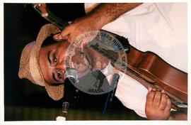 Semana Nacional de Cultura Brasileira e Reforma Agrária (Rio de Janeiro-RJ, 18 mar. 2002) [fotografia] / Fotógrafo(a) : João Laet. -- Ref.: BR-SPMST_MST-SN-CIN_AMP_001810-013055-NDT.