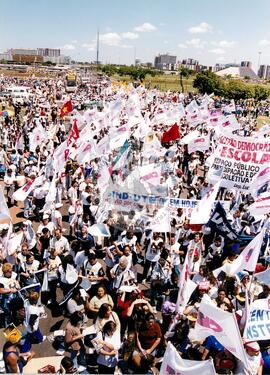 Protesto da Educação (Brasília-DF, 06 out. 1999) [fotografia] / Fotógrafo(a) : Douglas Mansur. -- Ref.: BR-SPMST_MST-SN-CIN_AMP_000584-003275-AMT.