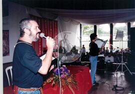 Chegada da Marcha Popular à Brasília (Brasília-DF, 07 out. 1999) [fotografia] / Fotógrafo(a) : Douglas Mansur. -- Ref.: BR-SPMST_MST-SN-CIN_AMP_001400-011207-MAC.