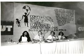 Conferência Internacional Terra, Ecologia e Dívida Externa (Espírito Santo, mai. 1992) [fotografia] / Fotógrafo(a) : Douglas Mansur. -- Ref.: BR-SPMST_MST-SN-CIN_AMP_001159-010023-RIT.