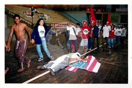 Encontro de Jovens do MST, na Ucicamp, 1o (Campinas-SP, 02 jul. 1999) [fotografia] / Fotógrafo(a) : Douglas Mansur. -- Ref.: BR-SPMST_MST-SN-CIN_AMP_000897-006297-ENJ.