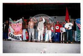 Encontro de Jovens do MST, na Ucicamp, 1o (Campinas-SP, 02 jul. 1999) [fotografia] / Fotógrafo(a) : Douglas Mansur. -- Ref.: BR-SPMST_MST-SN-CIN_AMP_000897-006286-ENJ.