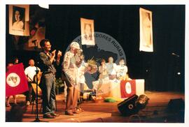 Semana Nacional de Cultura Brasileira e Reforma Agrária (Rio de Janeiro-RJ, 18 mar. 2002) [fotografia] / Fotógrafo(a) : Luciney Martins. -- Ref.: BR-SPMST_MST-SN-CIN_AMP_001824-013864-NDT.