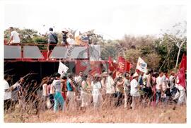 Manifestação e caminhada contra a base de Alcântara (Maranhão, 17 nov. 2002) [fotografia] / Fotógrafo(a) : Silvia Guimarães. -- Ref.: BR-SPMST_MST-SN-CIN_AMP_000530-002975-AMT.
