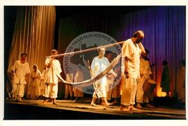 Teatro "Morte e Vida Severina" (São Paulo (Estado), 03 ago. 1996) [fotografia] / Fotógrafo(a) : Douglas Mansur ; Arquivo MST. -- Ref.: BR-SPMST_MST-SN-CIN_AMP_000811-005345-CUL.