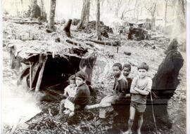 Acampamento do MST [sem identificação] (Inácio Martins-PR, [sem data]) [fotografia] / Fotógrafo(a) : Douglas Mansur. -- Ref.: BR-SPMST_MST-SN-CIN_AMP_000077-000659-ACP.