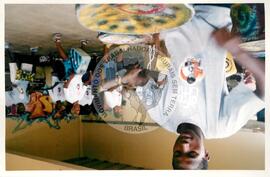 Semana Nacional de Cultura Brasileira e Reforma Agrária (Rio de Janeiro-RJ, 18 mar. 2002) [fotografia] / Fotógrafo(a) : João Laet. -- Ref.: BR-SPMST_MST-SN-CIN_AMP_001818-013483-NDT.