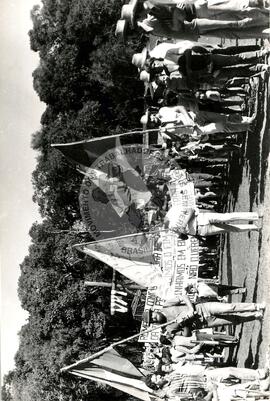 Romaria conquistadora da Terra Prometida (Porto Alegre-RS, 27 mai. 1986) [fotografia] / Fotógrafo(a) : Karine Emerich. -- Ref.: BR-SPMST_MST-SN-CIN_AMP_001956-014970-SPR.