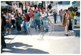 Manifestação contra a ALCA e o Imperialismo (São Paulo (Estado), jul. 2001) [fotografia] / Fotógrafo(a) : Leticia Barqueta. -- Ref.: BR-SPMST_MST-SN-CIN_AMP_000397-002219-AMT.