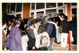 Lançamento da Exposição "Terra" (São Paulo (Estado), 10 abr. 1997) [fotografia] / Fotógrafo(a) : Douglas Mansur. -- Ref.: BR-SPMST_MST-SN-CIN_AMP_001030-008169-ELF.