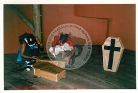 Acampamento "Parque Tropeiro" do MST (Curitiba-PR, 02 mai. 2001) [fotografia] / Fotógrafo(a) : Douglas Mansur. -- Ref.: BR-SPMST_MST-SN-CIN_AMP_000075-000647-ACP.