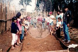 Assentamento do MST [sem identificação] - região do centro (Cantagalo-SE, 24 mai. 1994) [fotografia] / Fotógrafo(a) : Motálio Gaudedo. -- Ref.: BR-SPMST_MST-SN-CIN_AMP_000344-001642-ASS.