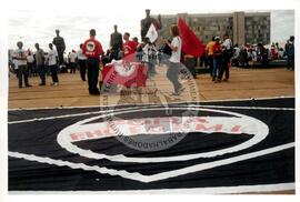 Marcha dos Cem Mil (Distrito Federal (Brasil), [sem data]) [fotografia] / Fotógrafo(a) : Luciney Martins. -- Ref.: BR-SPMST_MST-SN-CIN_AMP_001401-011240-MAC.