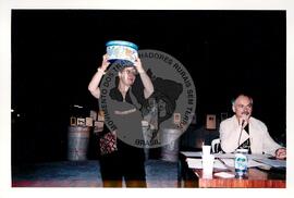 Leilão das peças da COOPEMARE (São Paulo (Estado), 24 nov. 1999) [fotografia] / Fotógrafo(a) : Fernando Braga. -- Ref.: BR-SPMST_MST-SN-CIN_AMP_000756-004963-CSS.