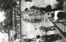 Mobilização do MST no Ministério do Trabalho (Rio Grande do Sul, [sem data]) [fotografia] / Fotógrafo(a) : Débora Lerrer. -- Ref.: BR-SPMST_MST-SN-CIN_AMP_000475-002761-AMT.