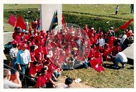 Inauguração do Monumento em homenagem a Antônio Tavares Pereira (Curitiba-PR, 01 mai. 2001) [fotografia] / Fotógrafo(a) : Douglas Mansur. -- Ref.: BR-SPMST_MST-SN-CIN_AMP_001027-008071-ELF.