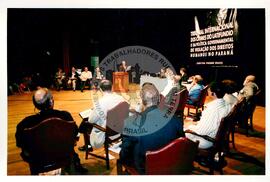 Tribunal Internacional dos Crimes do Latifúndio e da Política Governamental de Violação dos Direitos Humanos (Curitiba-PR, 02 mai. 2001) [fotografia] / Fotógrafo(a) : Douglas Mansur. -- Ref.: BR-SPMST_MST-SN-CIN_AMP_000134-000963-ACS.