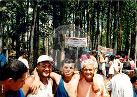 Acampamento " Nova Canudos" do MST (Porto Feliz-SP, 1999) [fotografia] / Fotógrafo(a) : Douglas Mansur. -- Ref.: BR-SPMST_MST-SN-CIN_AMP_000048-000421-ACP.