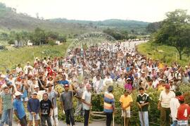 Ato público em frente ao Palácio das Esmeraldas (Goiânia-GO, 10 abr.) [fotografia] / Fotógrafo(a) : Christiane Campos. -- Ref.: BR-SPMST_MST-SN-CIN_AMP_000597-003438-AMT.