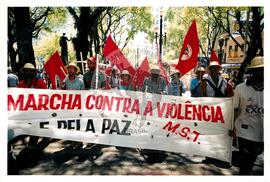 Manifestação contra a ALCA (São Paulo (Estado), 2001) [fotografia] / Fotógrafo(a) : João Zinclair. -- Ref.: BR-SPMST_MST-SN-CIN_AMP_000398-002236-AMT.