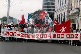 Mobilização contra os trangênicos no Dia do Agricultor (Pernambuco, 25 jul. 2000) [fotografia] / Fotógrafo(a) : Janeide. -- Ref.: BR-SPMST_MST-SN-CIN_AMP_000548-003078-AMT.
