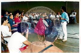 Plenária no Encontro Nacional de Militantes da Comunicação (Ribeirão Preto-SP, 02 dez. 2002) [fotografia] / Fotógrafo(a) : Leticia Barqueta. -- Ref.: BR-SPMST_MST-SN-CIN_AMP_000953-007583-ENC.