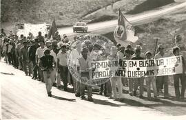Romaria dos Mártires da Caminhada (São Félix-MT, 11 out. 1986) [fotografia] / Fotógrafo(a) : Douglas Mansur. -- Ref.: BR-SPMST_MST-SN-CIN_AMP_001957-014982-SPR.