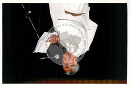 Mística de Abertura do Tribunal (Curitiba-PR, 02 mai. 2001) [fotografia] / Fotógrafo(a) : Douglas Mansur. -- Ref.: BR-SPMST_MST-SN-CIN_AMP_001917-014330-SJM.